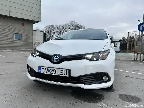 Alb Utilizat 2018 Toyota Auris Hybrid Hatchback | 12.800 EUR (Preț OK) - Imagine 1/4
