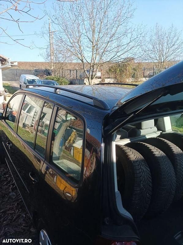 Culoarenegru Utilizat 2007 VW Touran Monovolum | 3.000 EUR (Preț OK) - Imagine 1/4