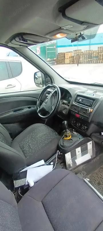 Alb Utilizat 2013 Opel Combo Monovolum | 5.200 EUR - Imagine 1/4