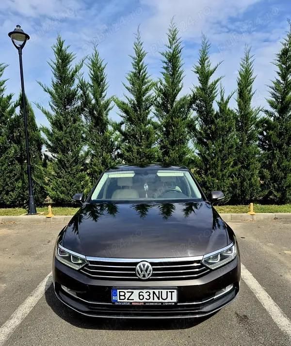 Utilizat 2015 VW Passat Highline Berlinǎ | 10.999 EUR (Scump) - Imagine 1/4