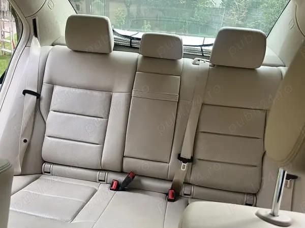 Second-hand Mercedes E300 220 CP (161 kW) 2013 Negru Berlinǎ