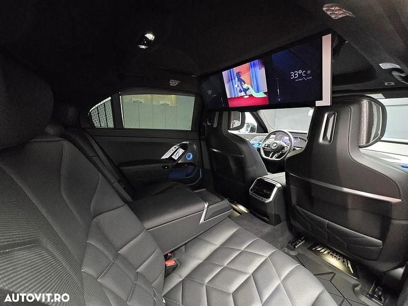 Second-hand BMW 740 Comfort Edition 300 CP (220 kW) 2023 Culoarenegru Berlinǎ