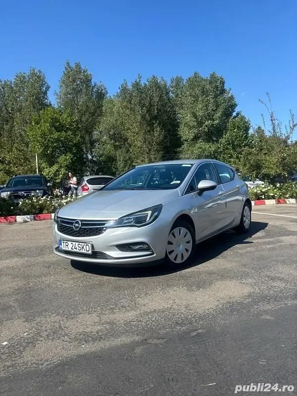 Culoareargint Utilizat 2018 Opel Astra Innovation Hatchback | 10.000 EUR (Preț OK) - Imagine 1/4