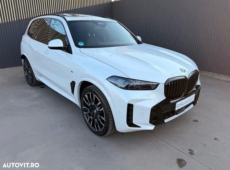 Culoarealb Second-hand 2023 BMW X5 Comfort Edition SUV | 82.885 EUR (Scump) - Imagine 1/4