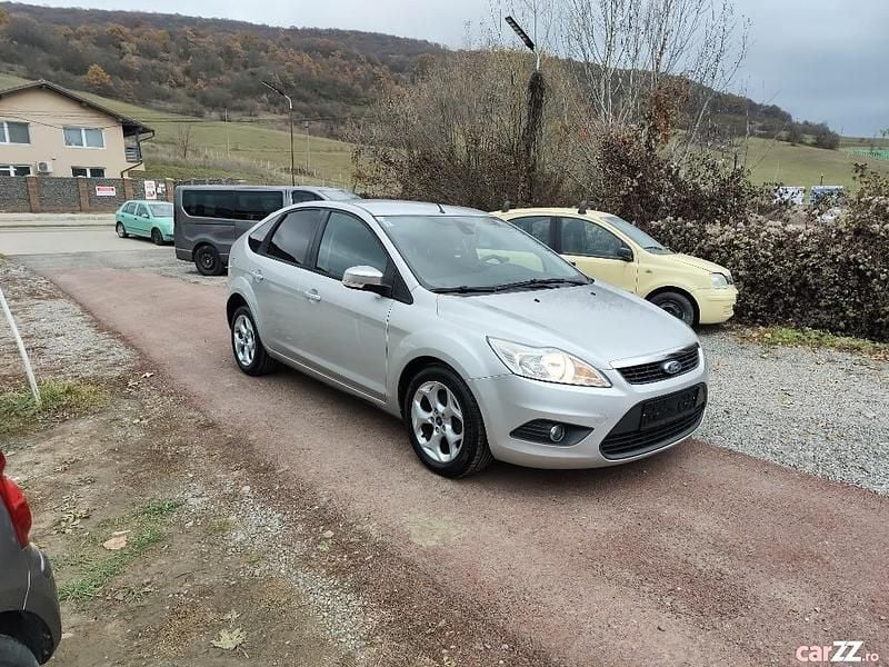 Gri Utilizat 2010 Ford Focus Trend Berlinǎ | 2.500 EUR (Preț bun) - Imagine 1/4