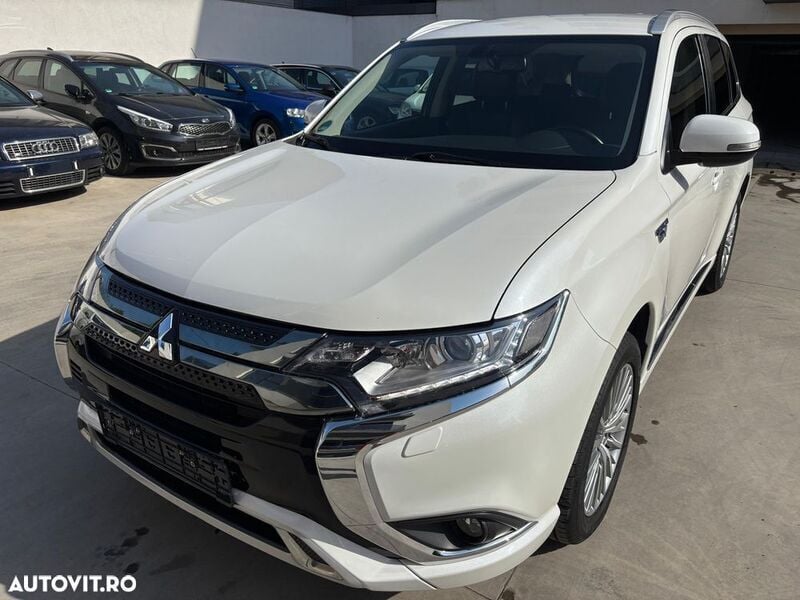 Alb Utilizat 2020 Mitsubishi Outlander P-HEV Diamant Edition SUV | 19.990 EUR - Imagine 1/4