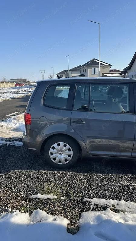 Second-hand VW Touran 105 CP (77 kW) 2012 Monovolum