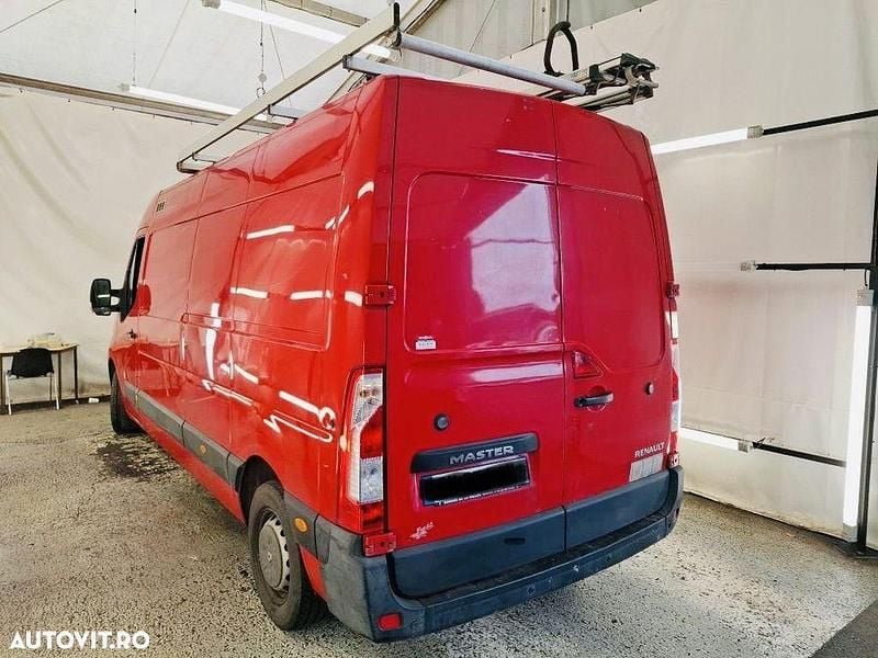 Second-hand Renault Master 131 CP (96 kW) 2017 Culoarerosu Monovolum