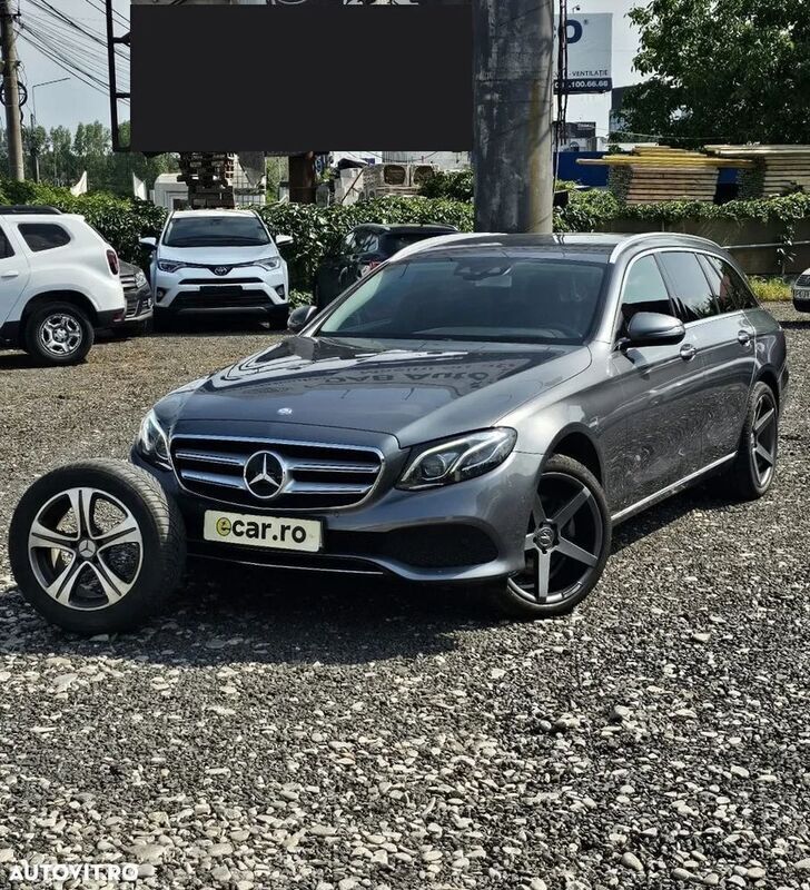 Argint Utilizat 2017 Mercedes E220 Break | 18.990 EUR - Imagine 1/4