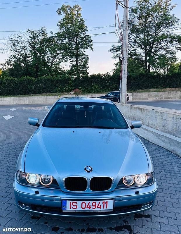 Culoarealbastru Utilizat 2001 BMW 520 Sport Line Hatchback | 7.000 EUR - Imagine 1/4