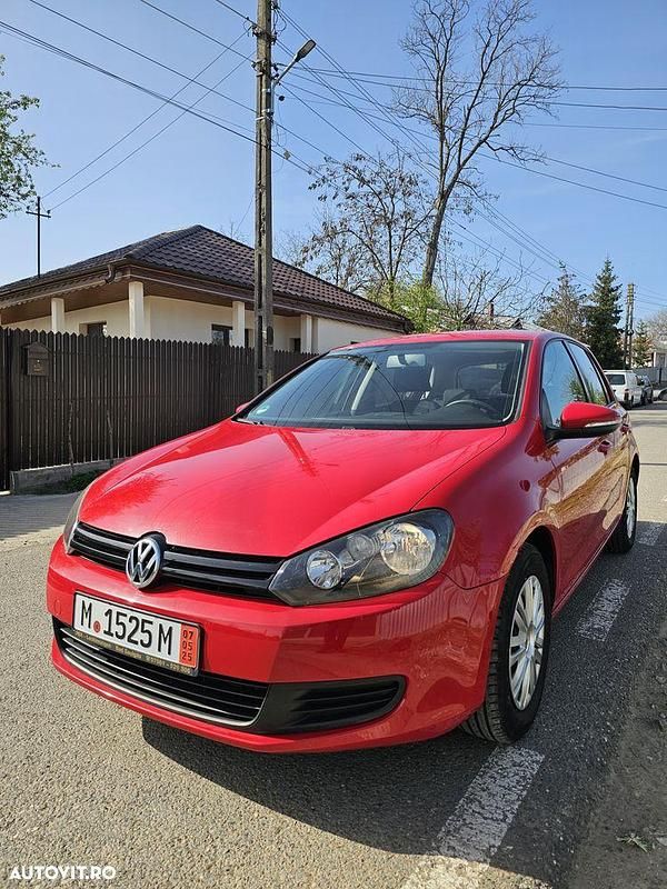 Culoarerosu Utilizat 2010 VW Golf Comfortline Berlinǎ | 4.800 EUR (Preț OK) - Imagine 1/4