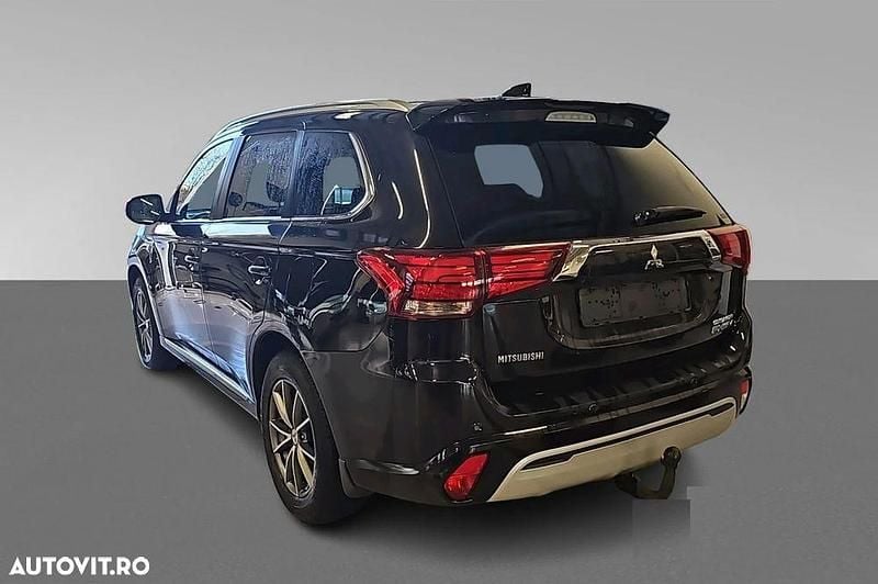 Second-hand Mitsubishi Outlander P-HEV Invite 135 CP (99 kW) 2019 Culoarenegru SUV
