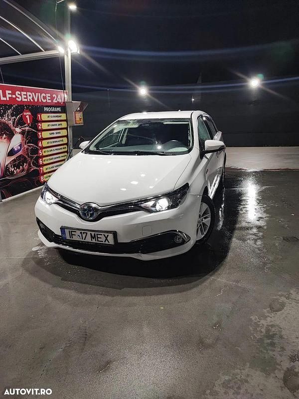Culoarealb Utilizat 2016 Toyota Auris Hybrid | 8.500 EUR (Puțin scump) - Imagine 1/4