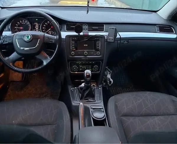 Gri Second-hand 2011 Skoda Superb Break | 4.950 EUR (Preț OK) - Imagine 1/4