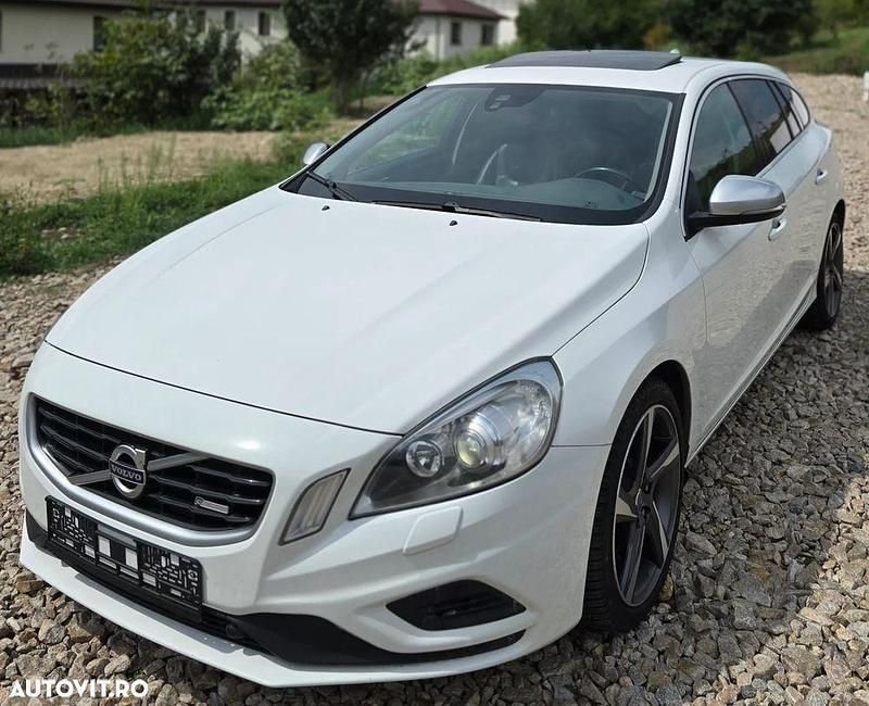 Culoarealb Utilizat 2013 Volvo V60 R-Design Break | 7.500 EUR (Preț bun) - Imagine 1/4