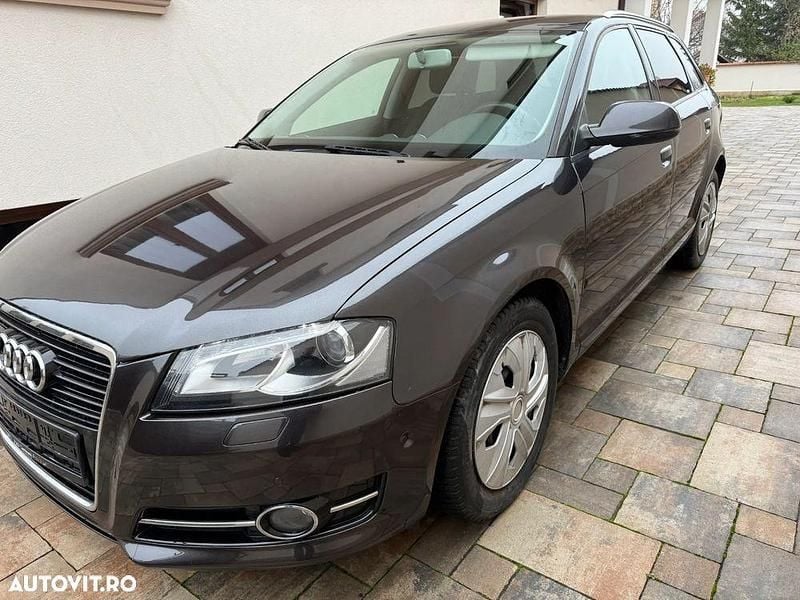 Culoarenegru Utilizat 2011 Audi A3 Attraction Hatchback | 5.950 EUR (Preț OK) - Imagine 1/4