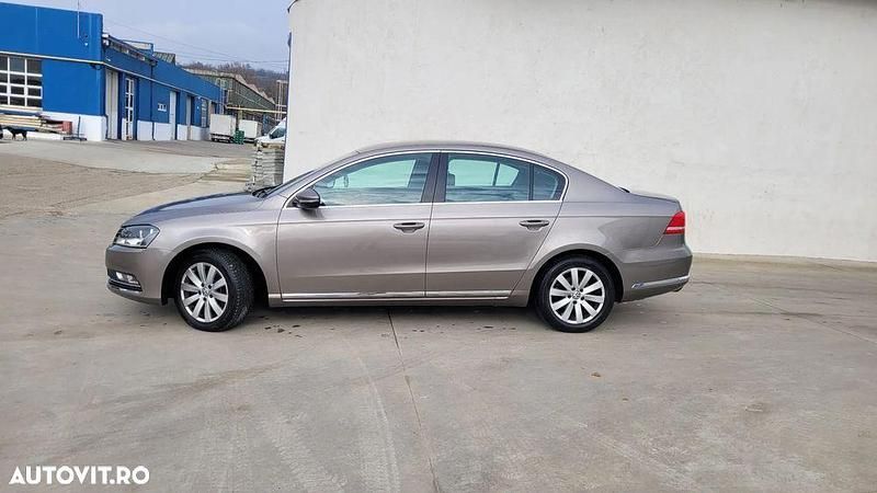 Second-hand VW Passat Comfortline 122 CP (89 kW) 2011 Culoaremaro Berlinǎ