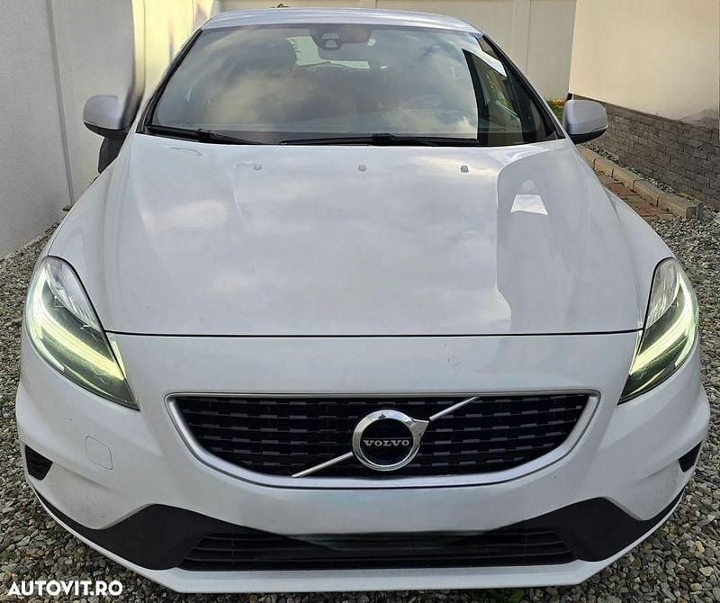 Culoarealb Utilizat 2017 Volvo V40 R-Design Break | 13.500 EUR (Scump) - Imagine 1/4