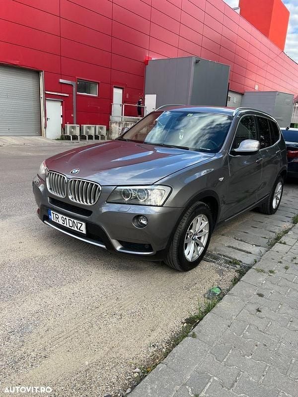 Gri Utilizat 2012 BMW X3 SUV | 8.700 EUR (Super Preț) - Imagine 1/4