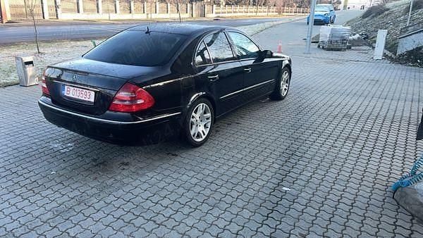 Second-hand Mercedes E320 2005 Berlinǎ