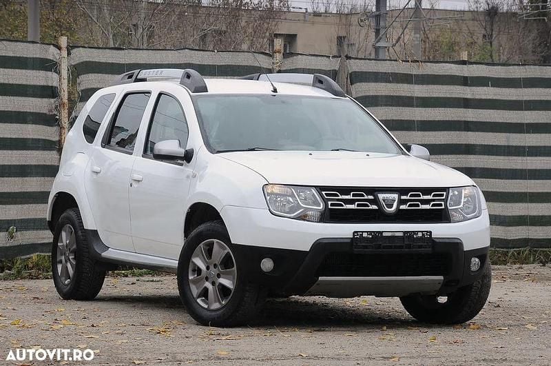 Culoarealb Utilizat 2014 Dacia Duster Lauréate SUV | 7.700 EUR (Preț bun) - Imagine 1/4