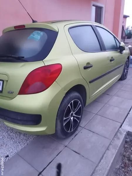 Verde Utilizat 2007 Peugeot 207 Berlinǎ | 3.500 EUR - Imagine 1/3