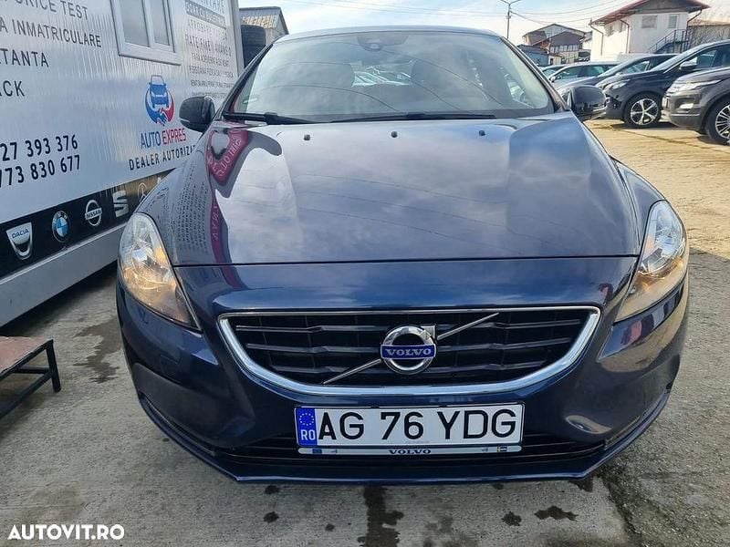 Second-hand Volvo V40 Kinetic 190 CP (139 kW) 2014 Culoarealbastru Hatchback