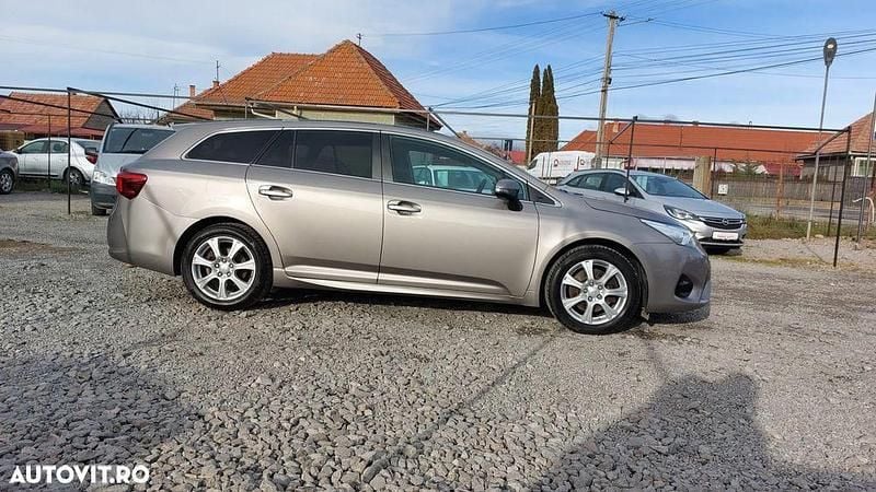 Second-hand Toyota Avensis Business Edition 143 CP (105 kW) 2016 Culoarebej Break