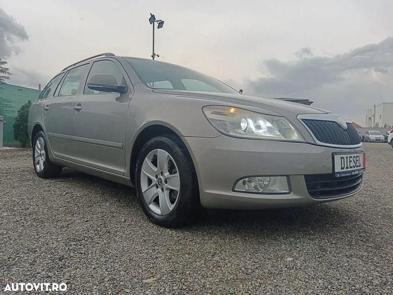 Culoarebej Utilizat 2010 Skoda Octavia Ambition Break | 4.499 EUR (Preț bun) - Imagine 1/4