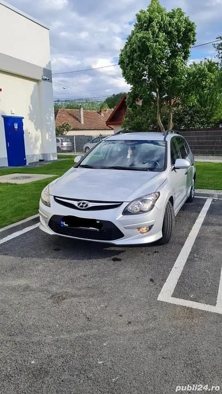 Gri Utilizat 2011 Hyundai i30 Break | 3.100 EUR - Imagine 1/4