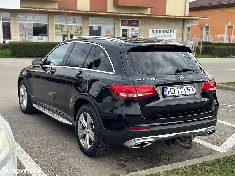 Second-hand Mercedes GLC250 204 CP (150 kW) 2016 Culoarenegru SUV
