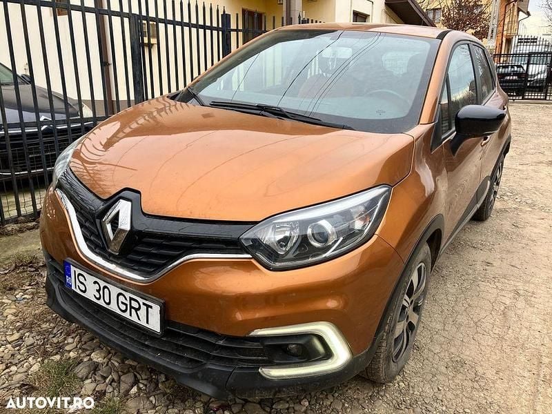 Culoareportocaliu Utilizat 2017 Renault Captur Zen SUV | 8.490 EUR (Preț bun) - Imagine 1/4
