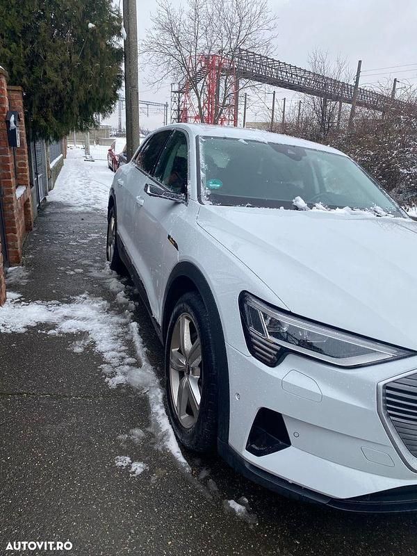 Second-hand Audi e-tron 319 kW (435 CP) 2020 Culoarealb SUV