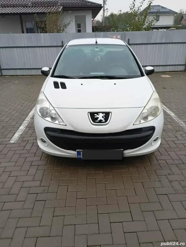 Utilizat 2011 Peugeot 206+ Hatchback | 5.000 EUR - Imagine 1/4