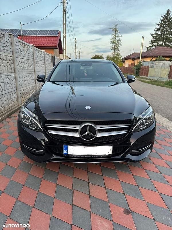 Culoarenegru Utilizat 2015 Mercedes C220 Berlinǎ | 14.500 EUR (Preț bun) - Imagine 1/4