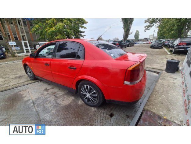 Second-hand Opel Vectra 120 CP (88 kW) 2002 Rosu Berlinǎ