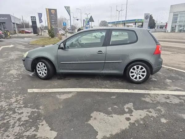 Second-hand VW Golf IV 77 CP (56 kW) 2005 Verde Berlinǎ