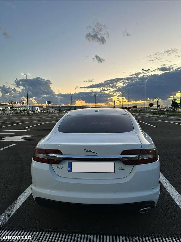Second-hand Jaguar XF Luxury 190 CP (139 kW) 2012 Culoarealb Berlinǎ
