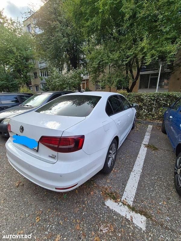 Culoarealb Utilizat 2015 VW Jetta Berlinǎ | 7.700 EUR (Preț OK) - Imagine 1/4