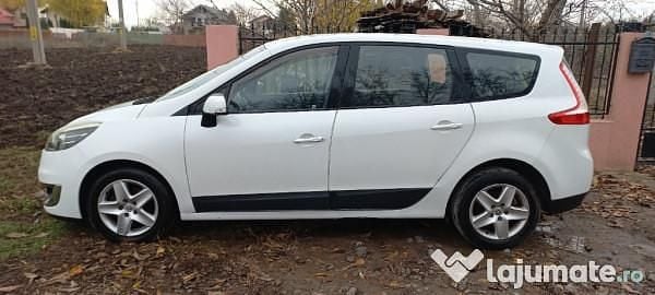 Utilizat 2013 Renault Scénic III Monovolum | 2.000 EUR (Super Preț) - Imagine 1/4
