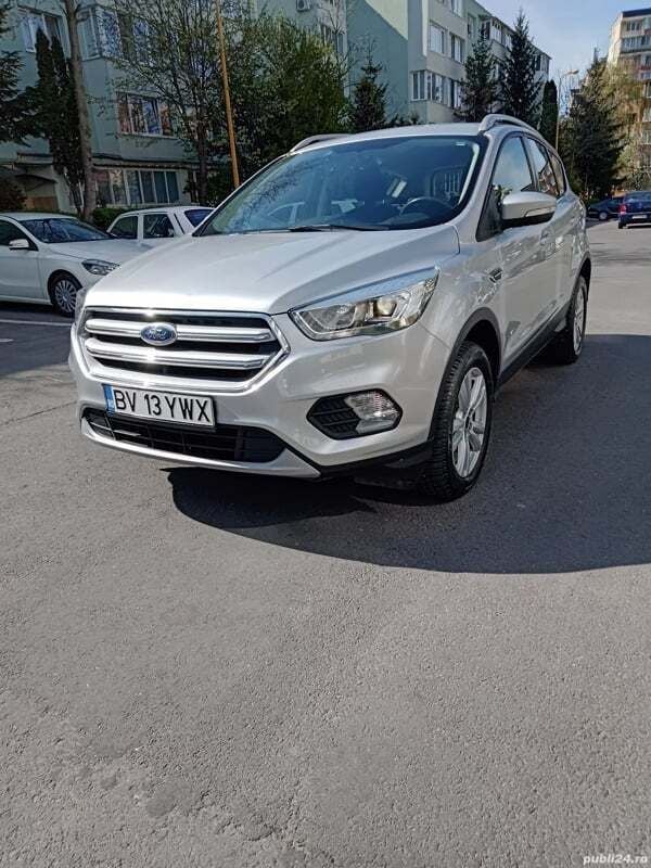 Argintiu Utilizat 2018 Ford Kuga SUV | 13.900 EUR (Preț bun) - Imagine 1/4