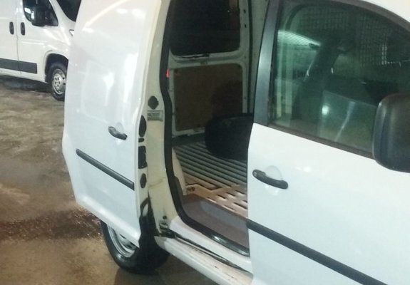 Second-hand VW Caddy 100 CP (73 kW) 2007 Alb Monovolum