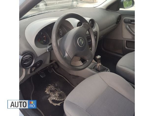 Second-hand Seat Cordoba 101 CP (74 kW) 2003 Albastru Berlinǎ