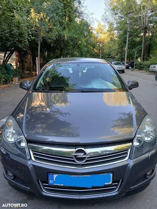 Culoaregri Utilizat 2011 Opel Astra Classic Hatchback | 4.000 EUR - Imagine 1/4