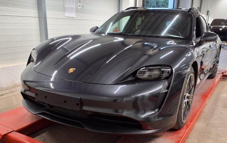 Utilizat 2023 Porsche Taycan 4S Chrono Berlinǎ | 84.638 EUR - Imagine 1/1