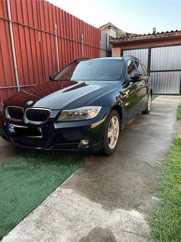 Negru Utilizat 2009 BMW 320 Break | 4.000 EUR (Preț bun) - Imagine 1/4