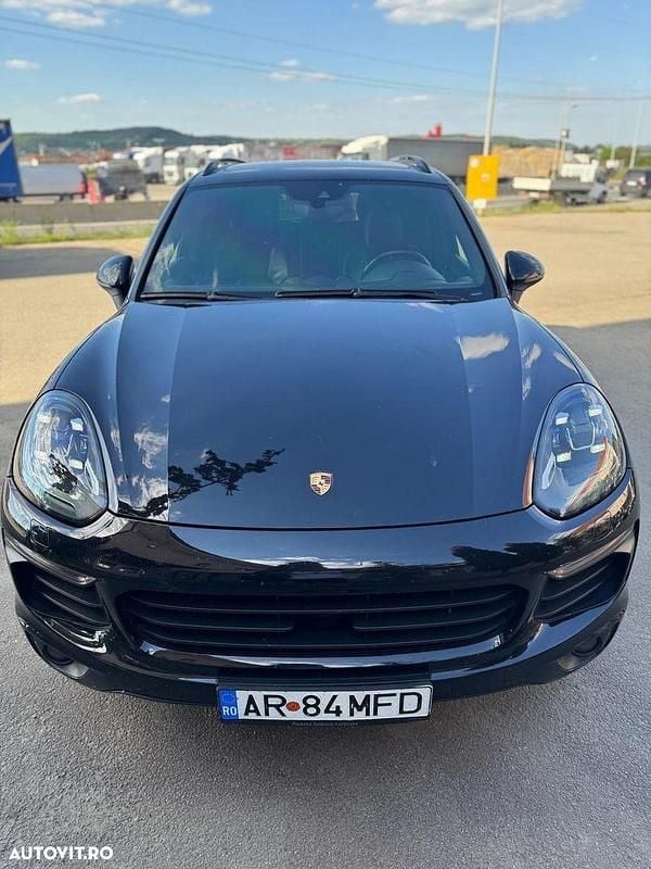 Culoarenegru Utilizat 2016 Porsche Cayenne SUV | 25.500 EUR (Preț bun) - Imagine 1/4