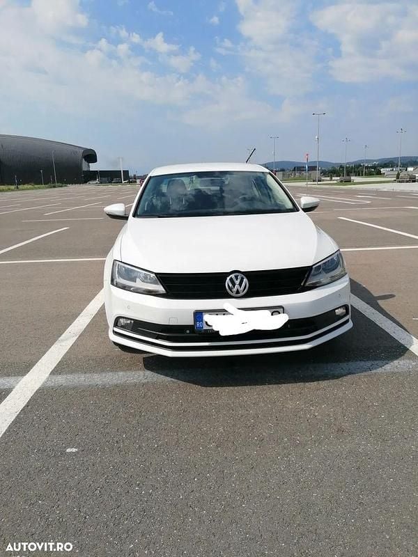 Alb Utilizat 2015 VW Jetta Comfortline Berlinǎ | 8.700 EUR (Preț OK) - Imagine 1/4