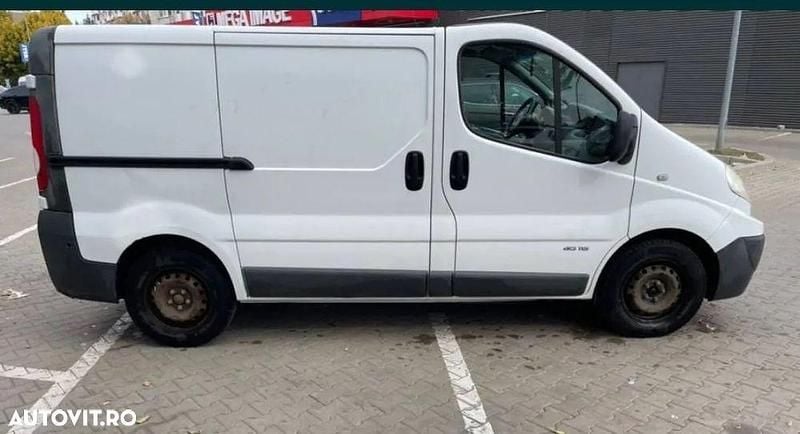 Second-hand Renault Trafic 115 CP (84 kW) 2014 Culoarealb Monovolum