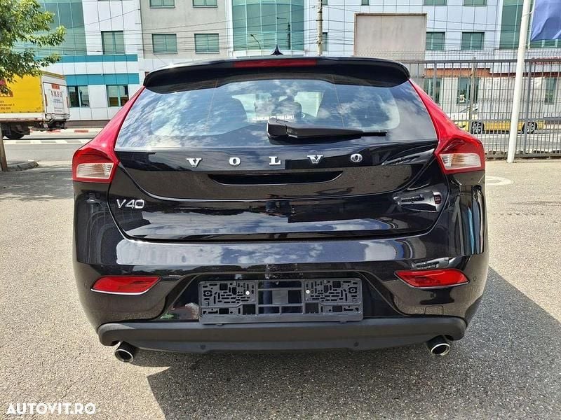 Second-hand Volvo V40 120 CP (88 kW) 2019 Culoarenegru Break